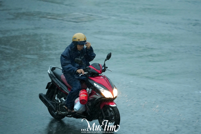 Chiều nay 11-8, nhiều nơi mưa to, Hà Nội đề phòng dông, sét - Ảnh 1.