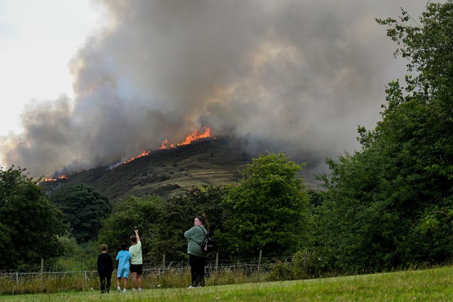 Fire breaks out on Edinburgh landmark Arthur's Seat- Ảnh 4.