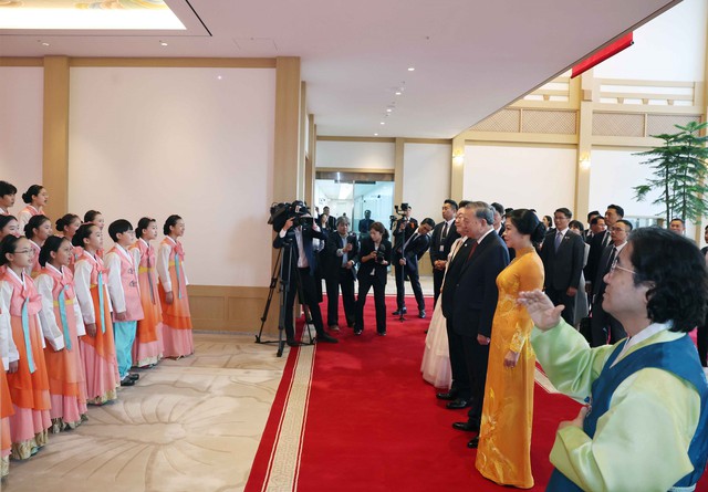 South Korea holds state welcome ceremony for Vietnamese Party chief To Lam- Ảnh 11. South Korea holds state welcome ceremony for Vietnamese Party chief To Lam- Ảnh 11.