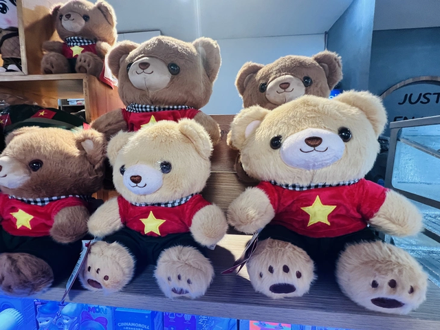 Gift market bustling ahead of Vietnam’s National Day - Ảnh 3.