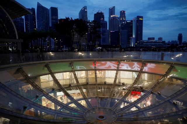 Singapore upgrades 2025 GDP growth forecast after Q2 tops initial estimates- Ảnh 2.