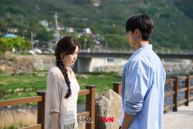 Giữa mùa phim kịch tính, Love, take two ghi điểm bởi sự khác biệt- Ảnh 3.