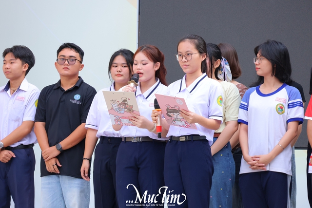 Học sinh lớp 10 Trường THPT Lý Thường Kiệt thích thú trước màn chào sân của các câu lạc bộ trường - Ảnh 2.