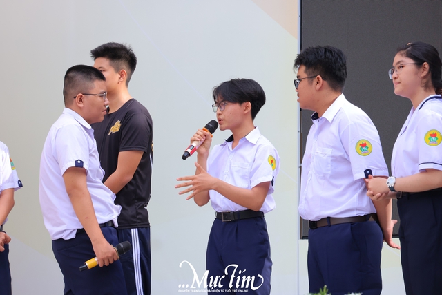 Học sinh lớp 10 Trường THPT Lý Thường Kiệt thích thú trước màn chào sân của các câu lạc bộ trường - Ảnh 3.
