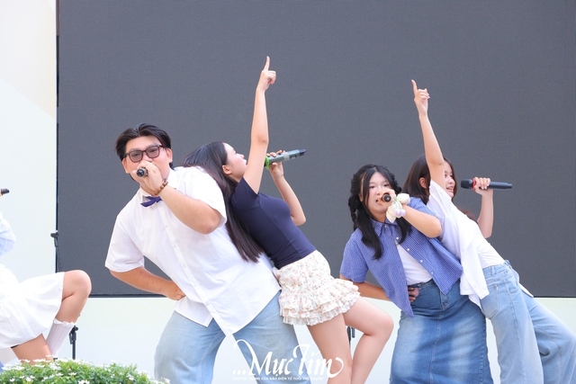 Học sinh lớp 10 Trường THPT Lý Thường Kiệt thích thú trước màn chào sân của các câu lạc bộ trường - Ảnh 8.