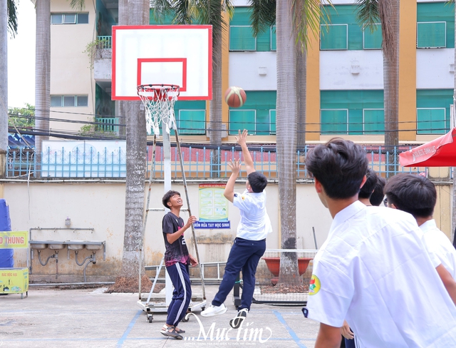 Học sinh lớp 10 Trường THPT Lý Thường Kiệt thích thú trước màn chào sân của các câu lạc bộ trường - Ảnh 14.