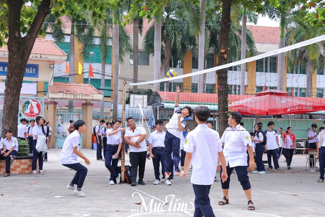 Học sinh lớp 10 Trường THPT Lý Thường Kiệt thích thú trước màn chào sân của các câu lạc bộ trường - Ảnh 15.