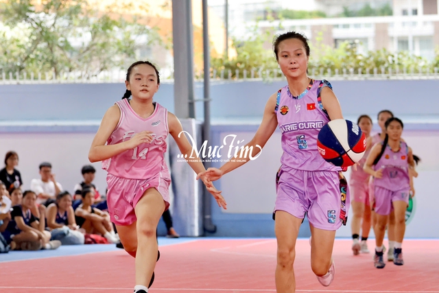 Trường THPT Marie Curie và Trường THPT Nguyễn Chí Thanh vô địch Giải bóng rổ học sinh TP.HCM 2025- Ảnh 6.