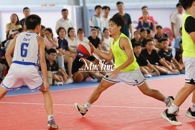 Trường THPT Marie Curie và Trường THPT Nguyễn Chí Thanh vô địch Giải bóng rổ học sinh TP.HCM 2025- Ảnh 8.