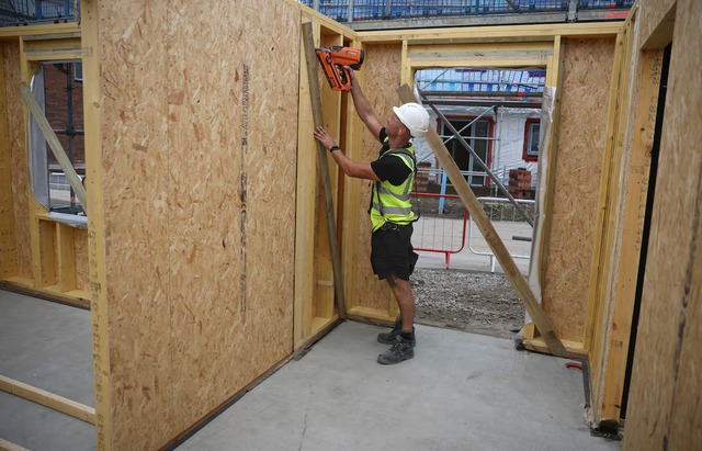 Could robotics and timber tackle Britain's housing challenges?- Ảnh 1. Could robotics and timber tackle Britain's housing challenges?- Ảnh 1.