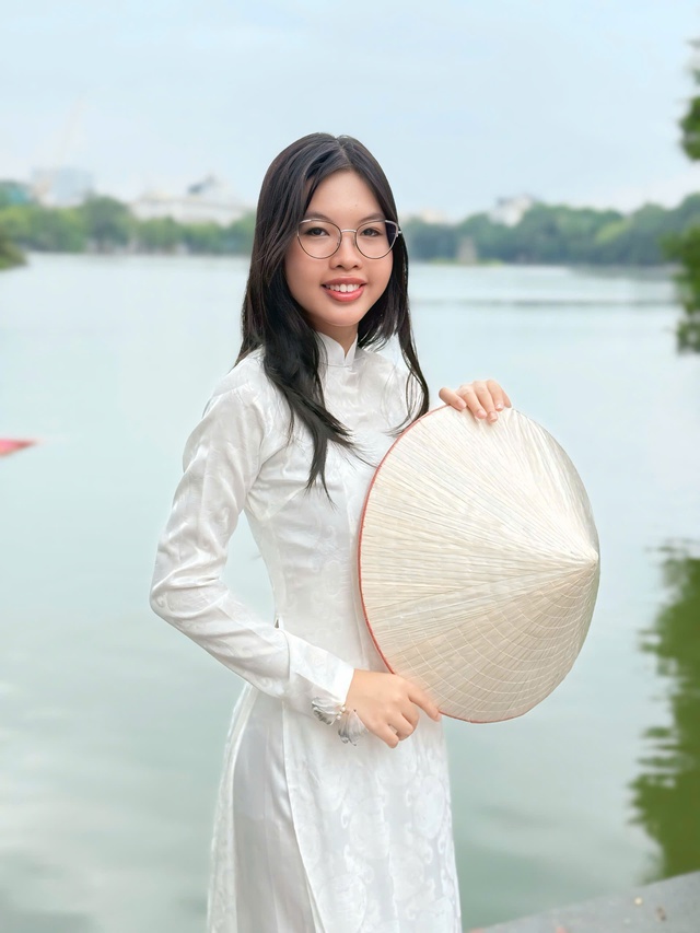 Hana Phạm: Cô bạn thủ khoa GenZ và hành trình đưa âm nhạc dân tộc ra thế giới - Ảnh 1.