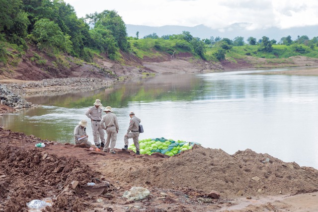 200kg wartime bomb safely handled near Vietnam-Laos border - Ảnh 2.