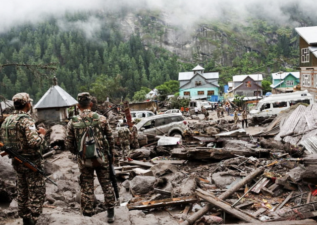 Floods and landslides in Indian Kashmir kill 60, over 200 missing  - Ảnh 1.