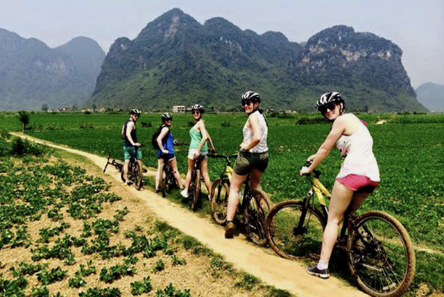 Vietnamese rural valley enchants foreign tourists  - Ảnh 2.