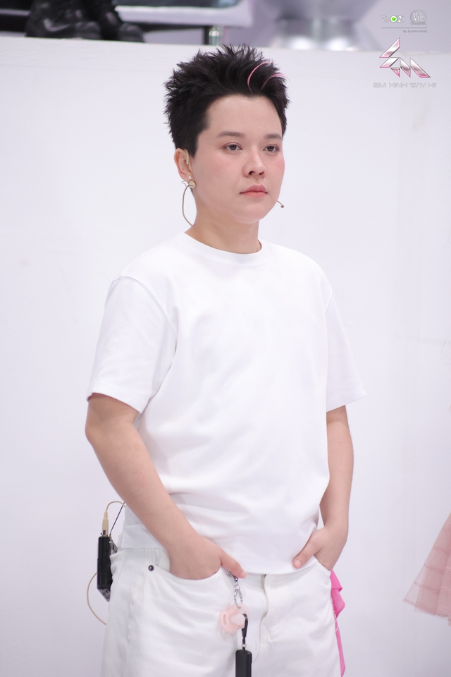 Chung kết Em xinh say hi: Châu Bùi múa ba-lê, 52Hz đá chồng mới cưới 'ra chuồng gà' - Ảnh 5.