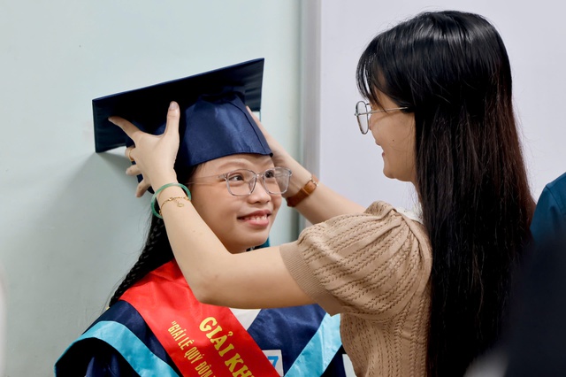 Vinh danh 124 học sinh xuất sắc tại Giải Lê Quý Đôn năm học 2024 - 2025 - Ảnh 1.