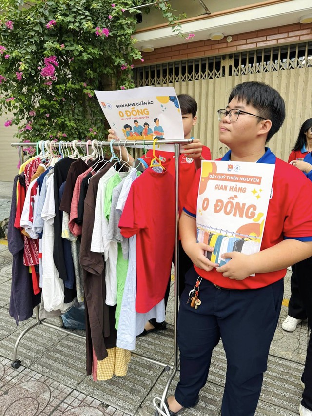 Teen Trường THPT Nguyễn An Ninh tổ chức gian hàng 0 đồng chan chứa yêu thương- Ảnh 3.