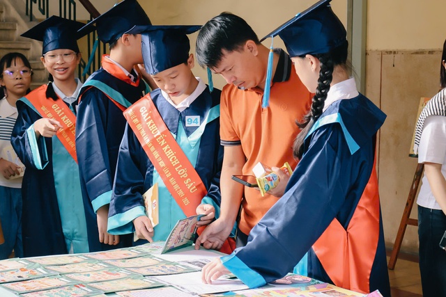 Lễ phát thưởng Giải Lê Quý Đôn: những khoảnh khắc đẹp tại triển lãm - Ảnh 5.