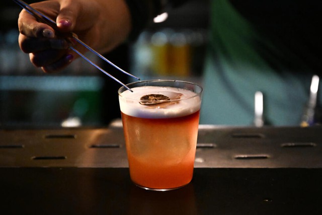 Raising the bar: Nepal's emerging cocktail culture- Ảnh 3. Raising the bar: Nepal's emerging cocktail culture- Ảnh 3.