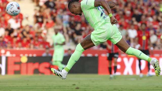 Barcelona open Liga title defense strolling past nine-man Mallorca- Ảnh 1. Barcelona open Liga title defense strolling past nine-man Mallorca- Ảnh 1.