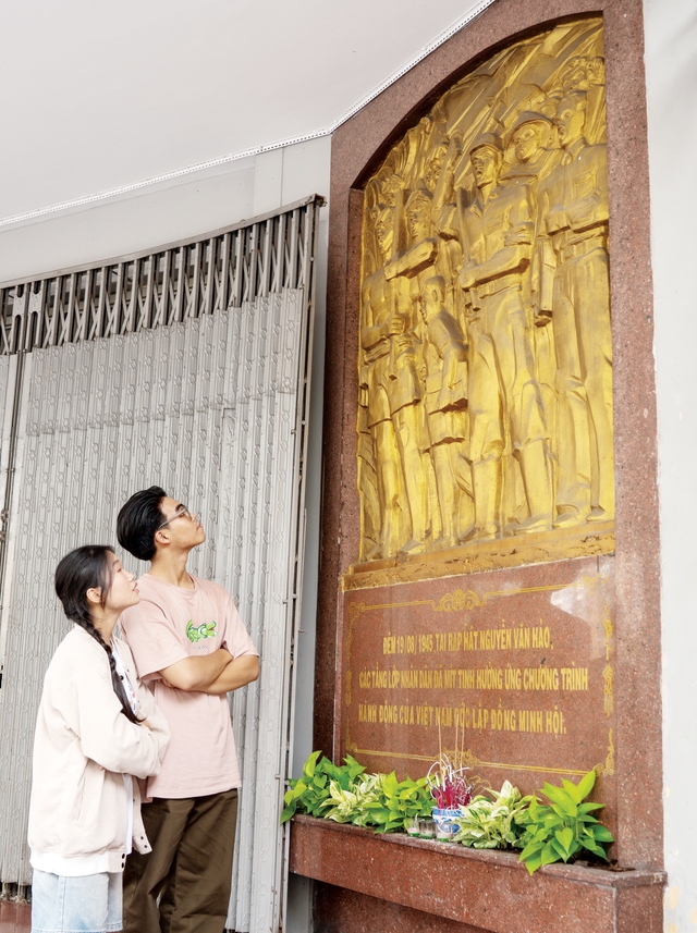 Theo bước chân lịch sử, 'chạm' dấu son hào hùng- Ảnh 1.