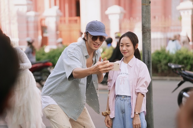 Hoàng tử châu Á Lee Kwang Soo sánh đôi cùng nàng thơ Việt Nam- Ảnh 4.