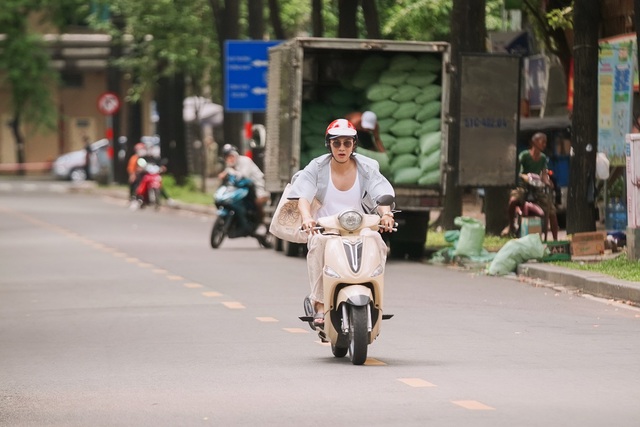 Hoàng tử châu Á Lee Kwang Soo sánh đôi cùng nàng thơ Việt Nam- Ảnh 1.