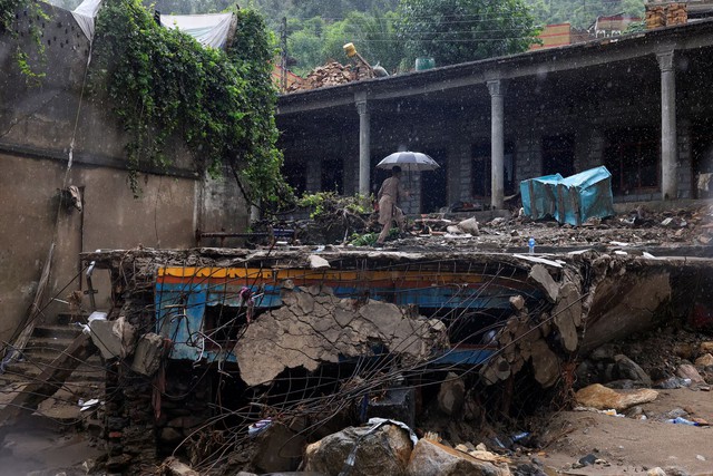 Pakistani villagers scared to go back to deluged homes after floods kill over 340 - Ảnh 3. Pakistani villagers scared to go back to deluged homes after floods kill over 340 - Ảnh 3.