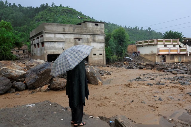 Pakistani villagers scared to go back to deluged homes after floods kill over 340 - Ảnh 5. Pakistani villagers scared to go back to deluged homes after floods kill over 340 - Ảnh 5.