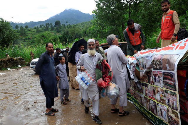 Pakistani villagers scared to go back to deluged homes after floods kill over 340 - Ảnh 2. Pakistani villagers scared to go back to deluged homes after floods kill over 340 - Ảnh 2.