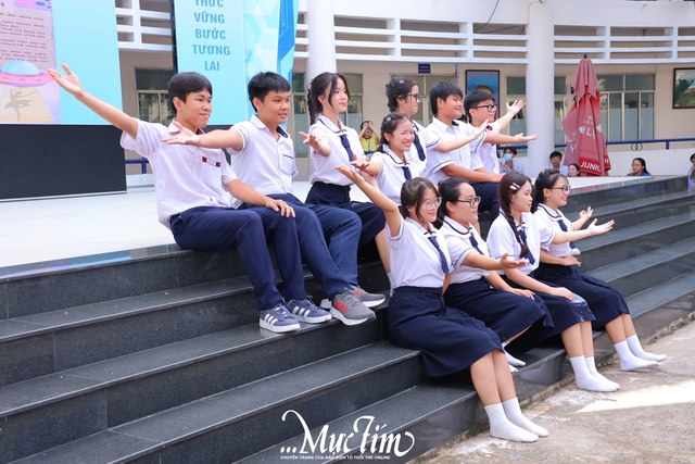 Học sinh Trường THPT Vĩnh Lộc nhảy random dance, làm quen các câu lạc bộ trong năm học mới- Ảnh 21.