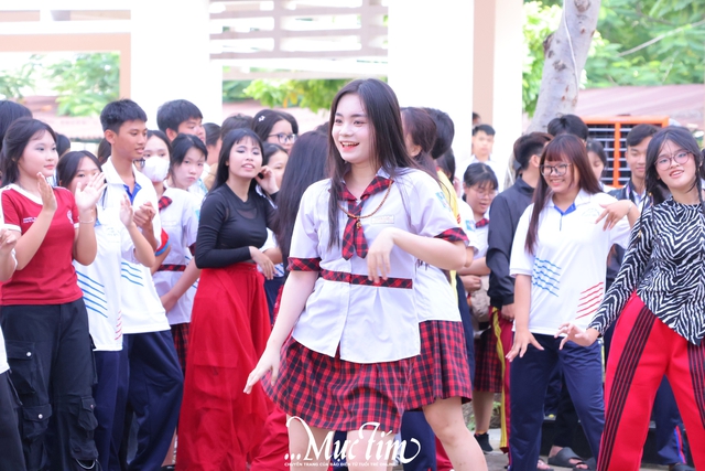Học sinh Trường THPT Vĩnh Lộc nhảy random dance, làm quen các câu lạc bộ trong năm học mới- Ảnh 13.