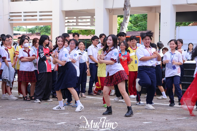 Học sinh Trường THPT Vĩnh Lộc nhảy random dance, làm quen các câu lạc bộ trong năm học mới- Ảnh 14.