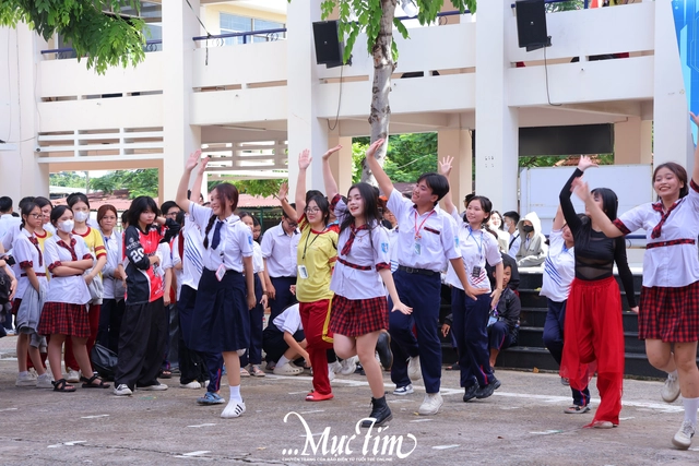 Học sinh Trường THPT Vĩnh Lộc nhảy random dance, làm quen các câu lạc bộ trong năm học mới- Ảnh 16.