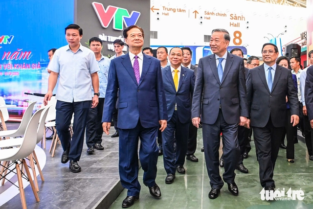 Vietnam launches or completes infrastructure projects worth almost $49bn across 34 cities, provinces- Ảnh 2.