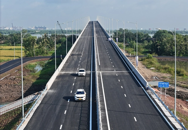 Vietnam opens Nhon Trach Bridge linking Dong Nai and Ho Chi Minh City - Ảnh 1.