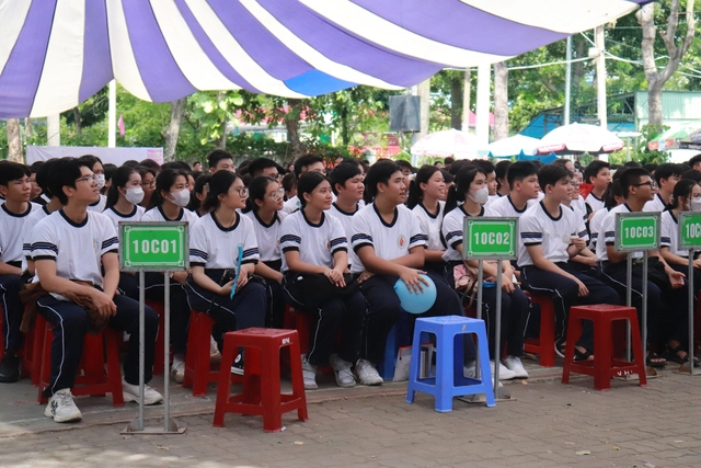 'Bắt sóng' các câu lạc bộ tại Ngày hội CLB - đội - nhóm Trường THPT Nguyễn Hữu Cầu- Ảnh 10.