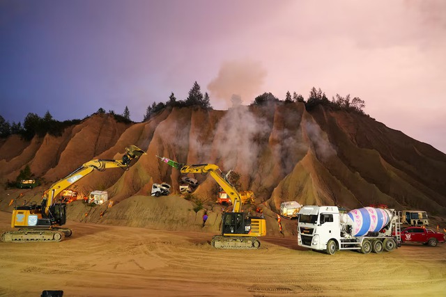 Love-struck trucks and diggers: Estonia's take on 'Romeo and Juliet' - Ảnh 1.