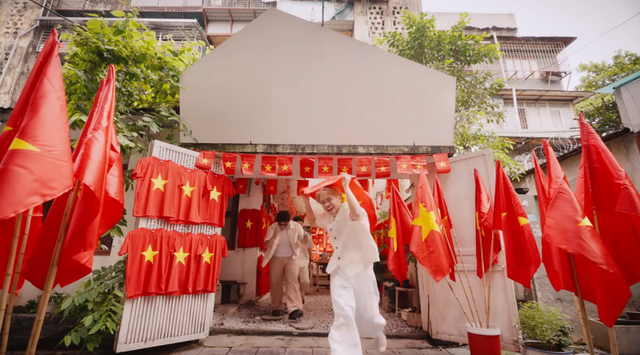 Hà Anh Tuấn: 'Tôi tự hào khi hát ca khúc về lá cờ Tổ quốc'- Ảnh 3.