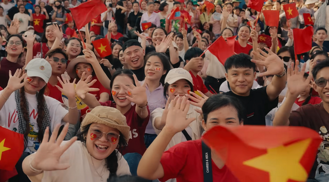 Hà Anh Tuấn: 'Tôi tự hào khi hát ca khúc về lá cờ Tổ quốc'- Ảnh 4.