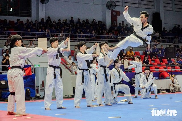 322 athletes compete at 17th SE Asian Taekwondo Championships in Vietnam - Ảnh 1.