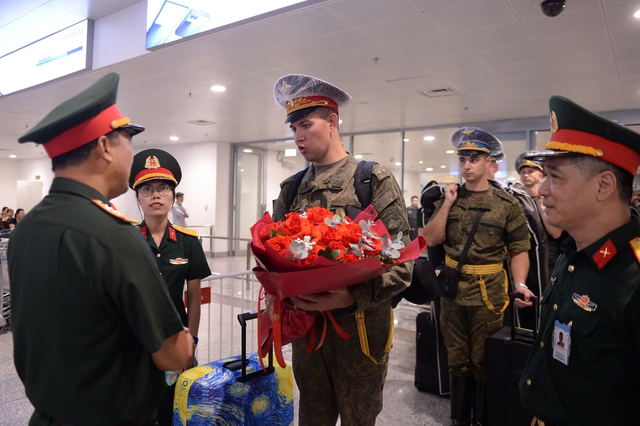 Russian troops arrive in Hanoi for Vietnam's National Day parade - Ảnh 1.