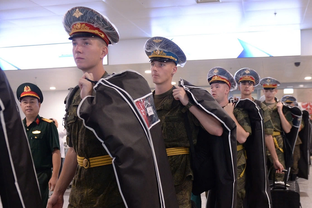 Russian troops arrive in Hanoi for Vietnam's National Day parade - Ảnh 2.