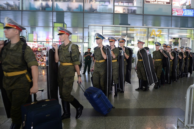 Russian troops arrive in Hanoi for Vietnam's National Day parade - Ảnh 4.