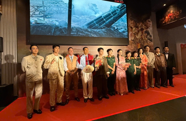 Chúng tôi đã dồn 200% sức lực cho phim Mưa đỏ, không hối tiếc bất cứ điều gì- Ảnh 4.