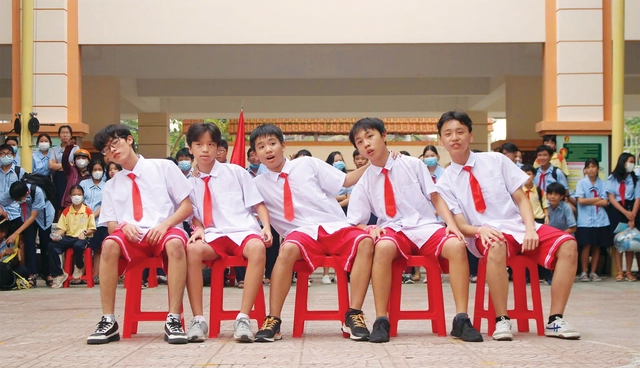 Rộn ràng năm học mới ở các trường qua ghi nhận của các phóng viên nhí- Ảnh 3.