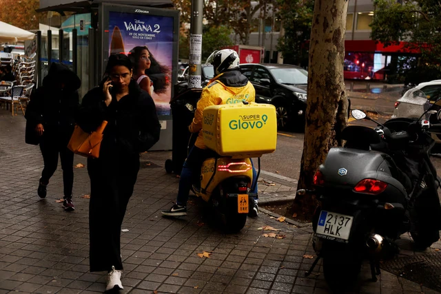 Wary diners shun restaurants, raising prospect of boost for retailers- Ảnh 3. Wary diners shun restaurants, raising prospect of boost for retailers- Ảnh 3.