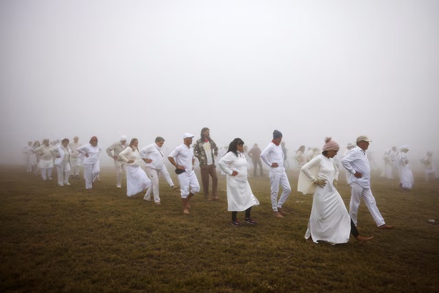 Hundreds celebrate 'divine new year' near Bulgarian mountain lake- Ảnh 4. Hundreds celebrate 'divine new year' near Bulgarian mountain lake- Ảnh 4.