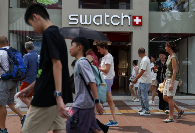 Swatch ad that sparked backlash puts focus on risky campaigns amid diversity rollbacks- Ảnh 1. Swatch ad that sparked backlash puts focus on risky campaigns amid diversity rollbacks- Ảnh 1.