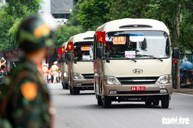 Crowds fill streets around Hanoi’s Ba Dinh square ahead of parade rehearsal
- Ảnh 14. Crowds fill streets around Hanoi’s Ba Dinh square ahead of parade rehearsal
- Ảnh 14.